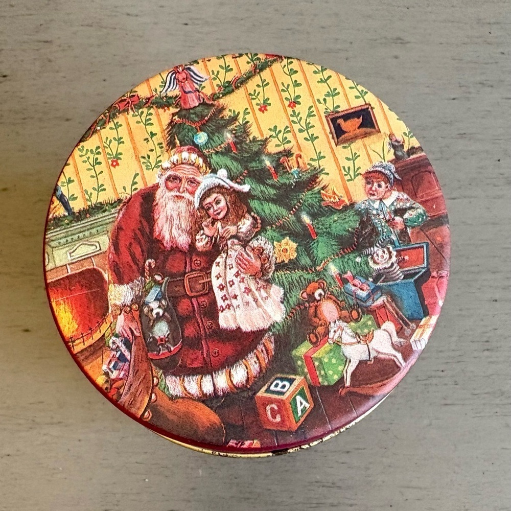 VTG Festive Christmas Holiday Round Cookie Tin Set of 3 - Multicolor Santa Holly - Picture 11 of 16